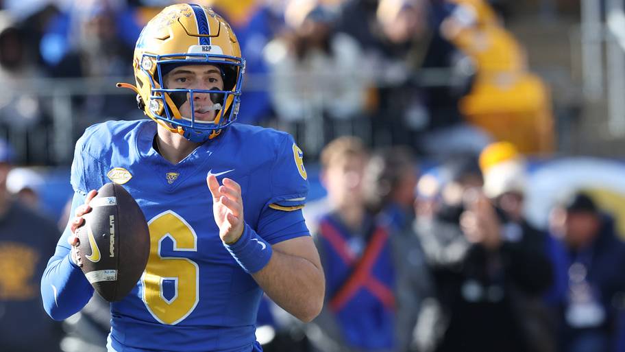 Pitt quarterback Mason Heintsche