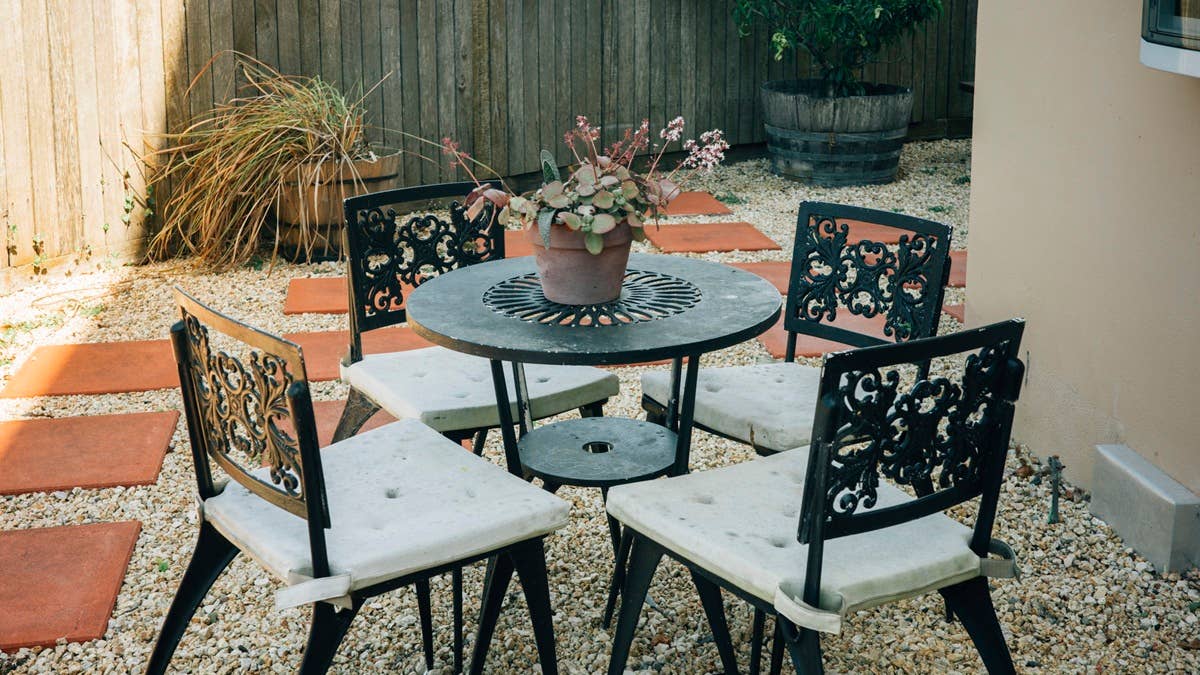 rusty-iron-table-and-chair-in-the-yard