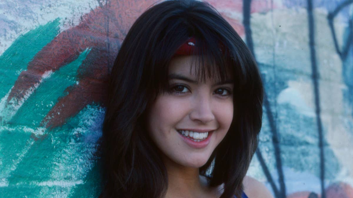 phoebe-cates-appearing-in-lace