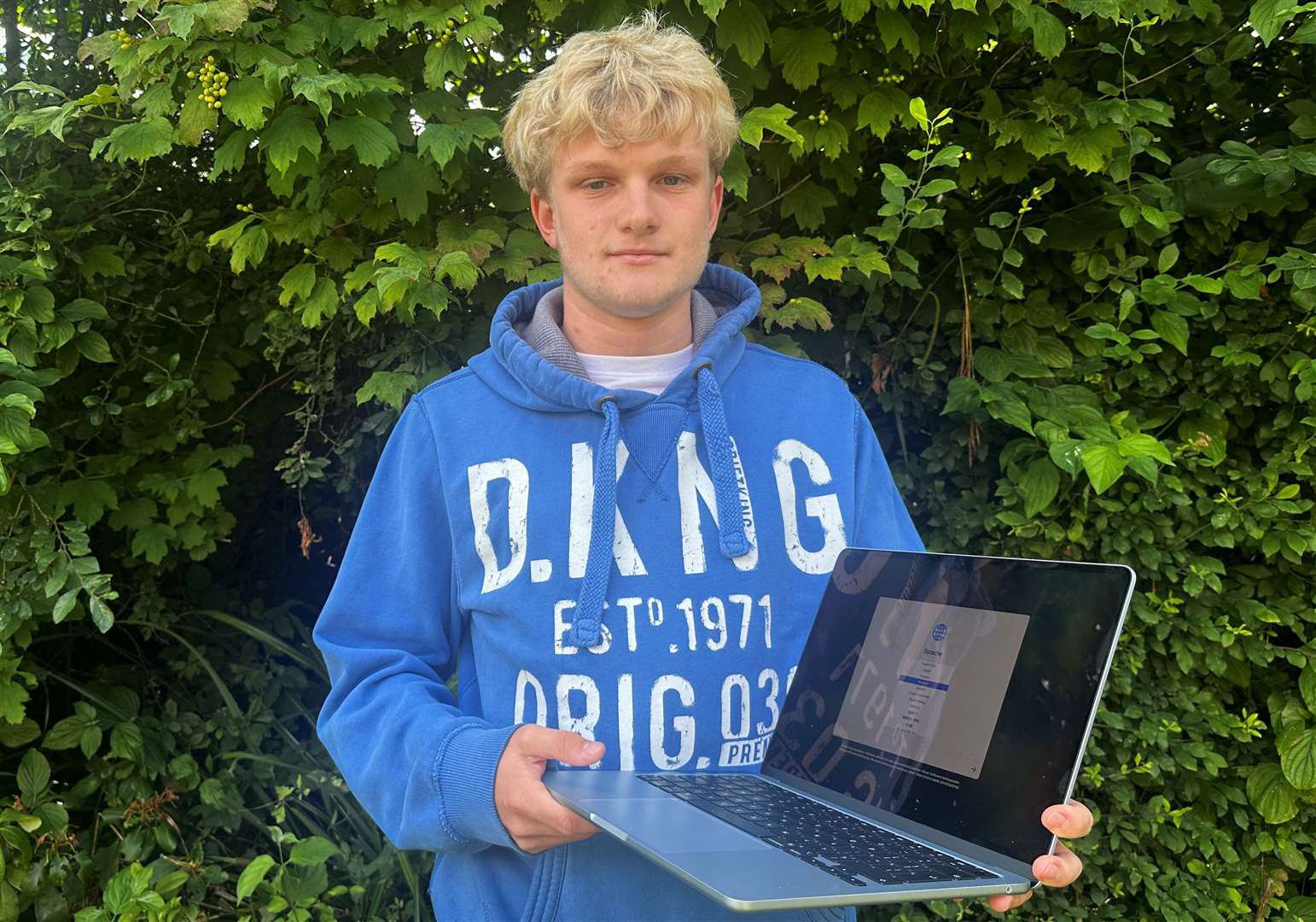 Teenager drives 70 miles with mum to rescue laptop from scammers