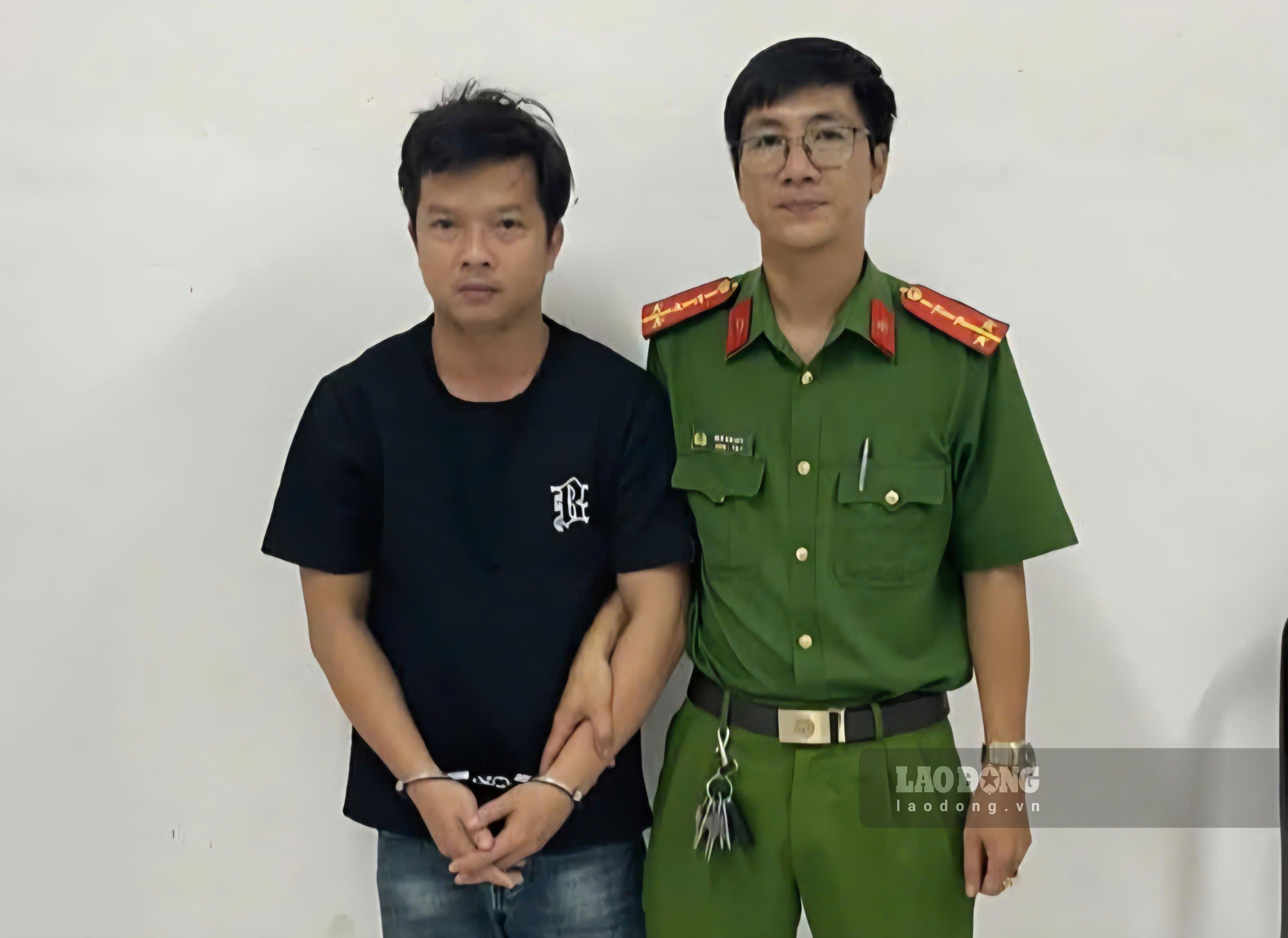 Bắt giữ đối tượng truy nã lẩn trốn tại vựa sầu riêng ở Lâm Đồng
