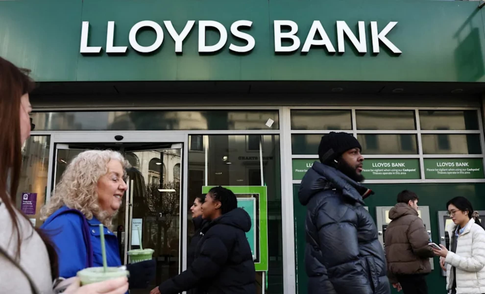 This new Lloyds savings account pays 8%, but not everyone can open it