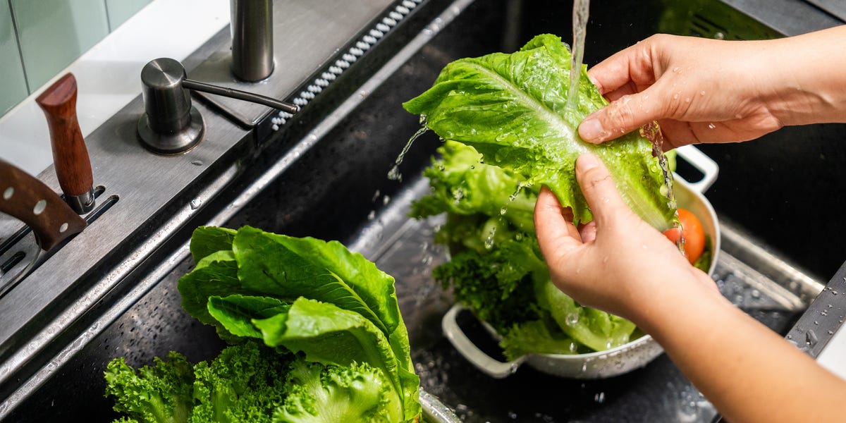 As cyclospora cases rise, experts share the best way to wash your fruits and vegetables