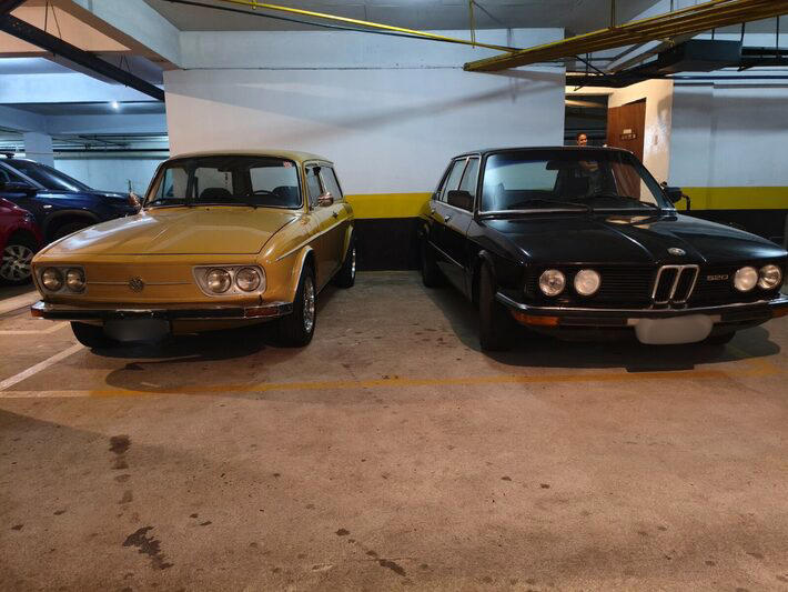 BMW 520 1974 e um Volkswagen Variant 1600 1972 do colecionador Fernando Toledo Foto: Foto: Reprodução/Acervo Pessoal