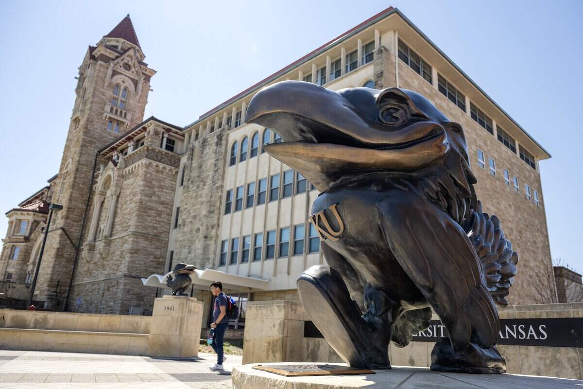 'Chilling effect': Kansas professors alarmed by new Regents definitions of CRT, DEI