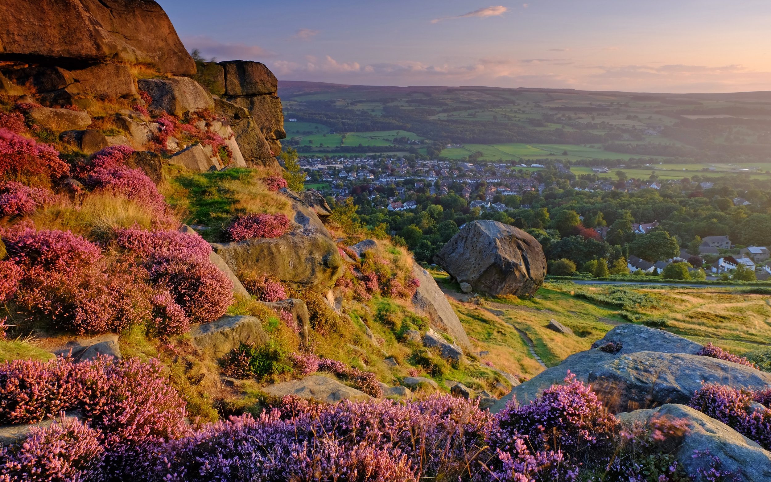 This walk across Ilkley Moor goes between two pubs