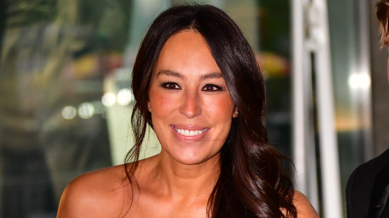 Joanna Gaines Confirms That One Kitchen Lighting Trend Is Here To Stay