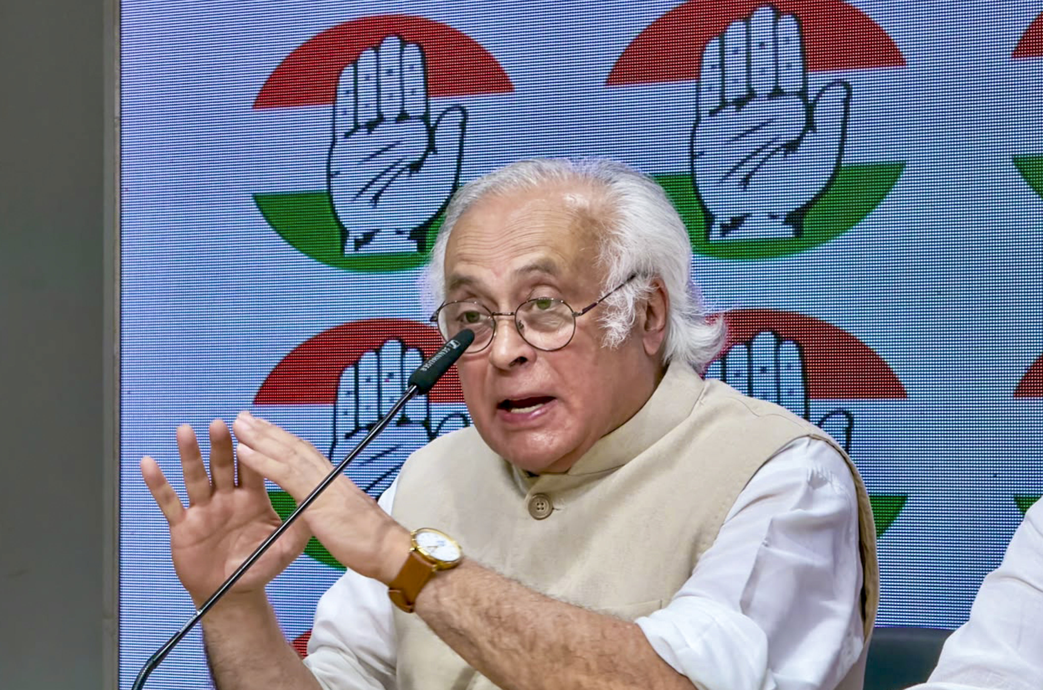 Time to pick up jhola and leave fast approaching: Cong's dig at PM