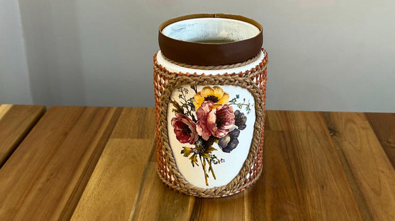 Transform an old glass jar into the most stunning flower vase