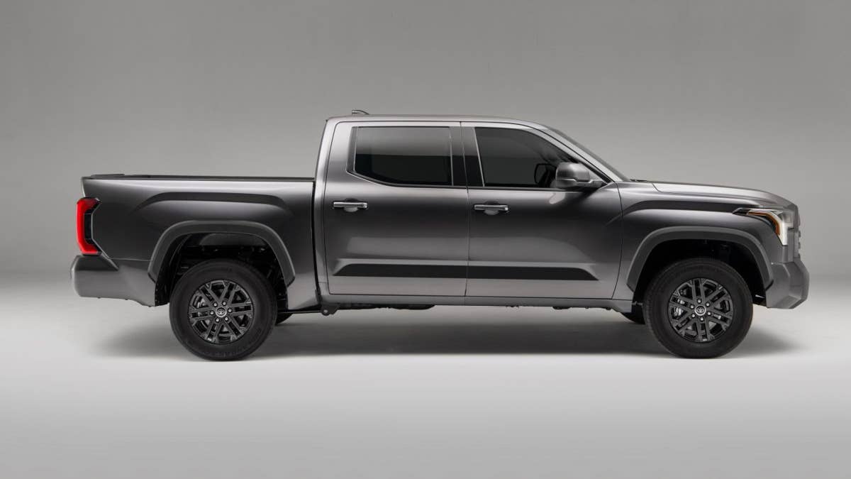 2025_toyota_tundra_sx_package_magnetic_gray_metallic_002