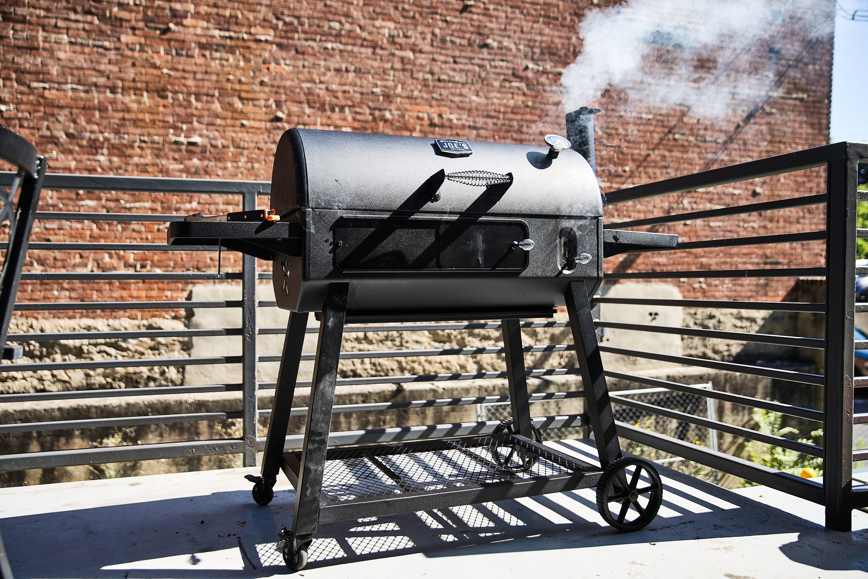 Oklahoma Joe's Oklahoma Joe’s Laredo Series Deluxe Charcoal Grill with 940 sq. in. Cooking Area in Black