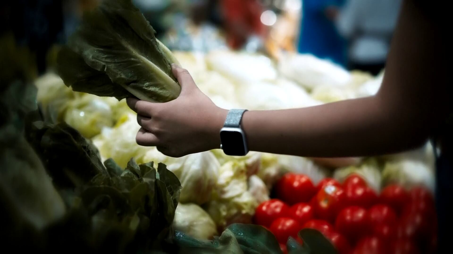 Farmers' markets boom amid Cyclospora outbreak, food safety concerns