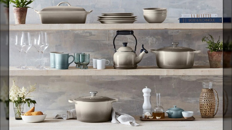 Le Creuset plates, bakeware, and Dutch ovens in Nutmeg