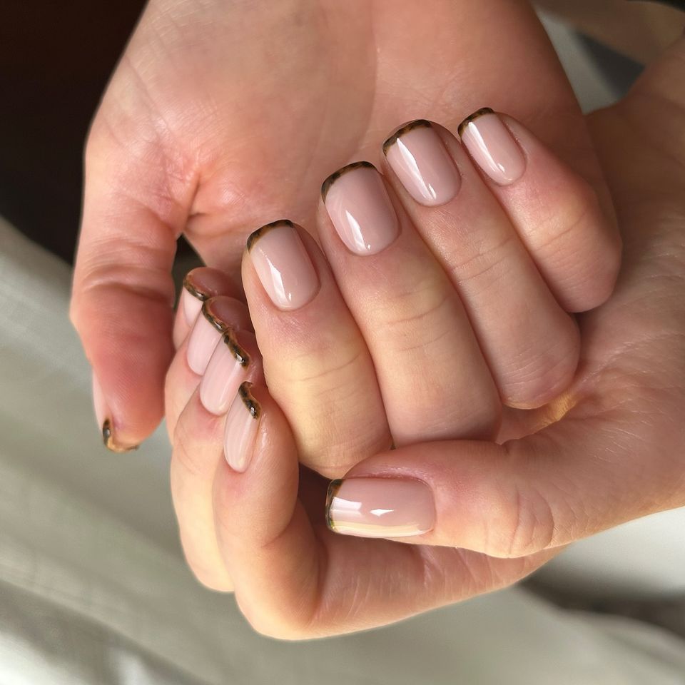 Tortoiseshell micro French tips
