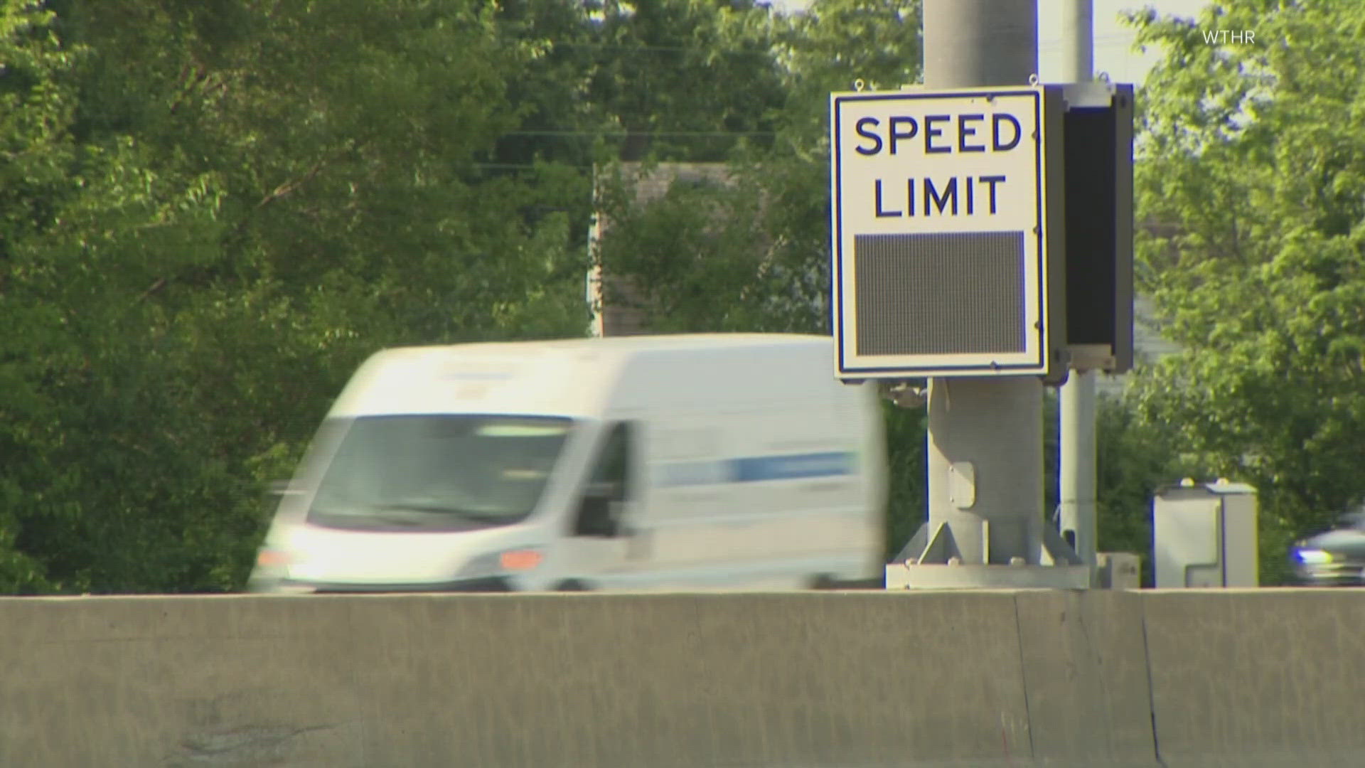 New law bans INDOT from variable speed limit signs