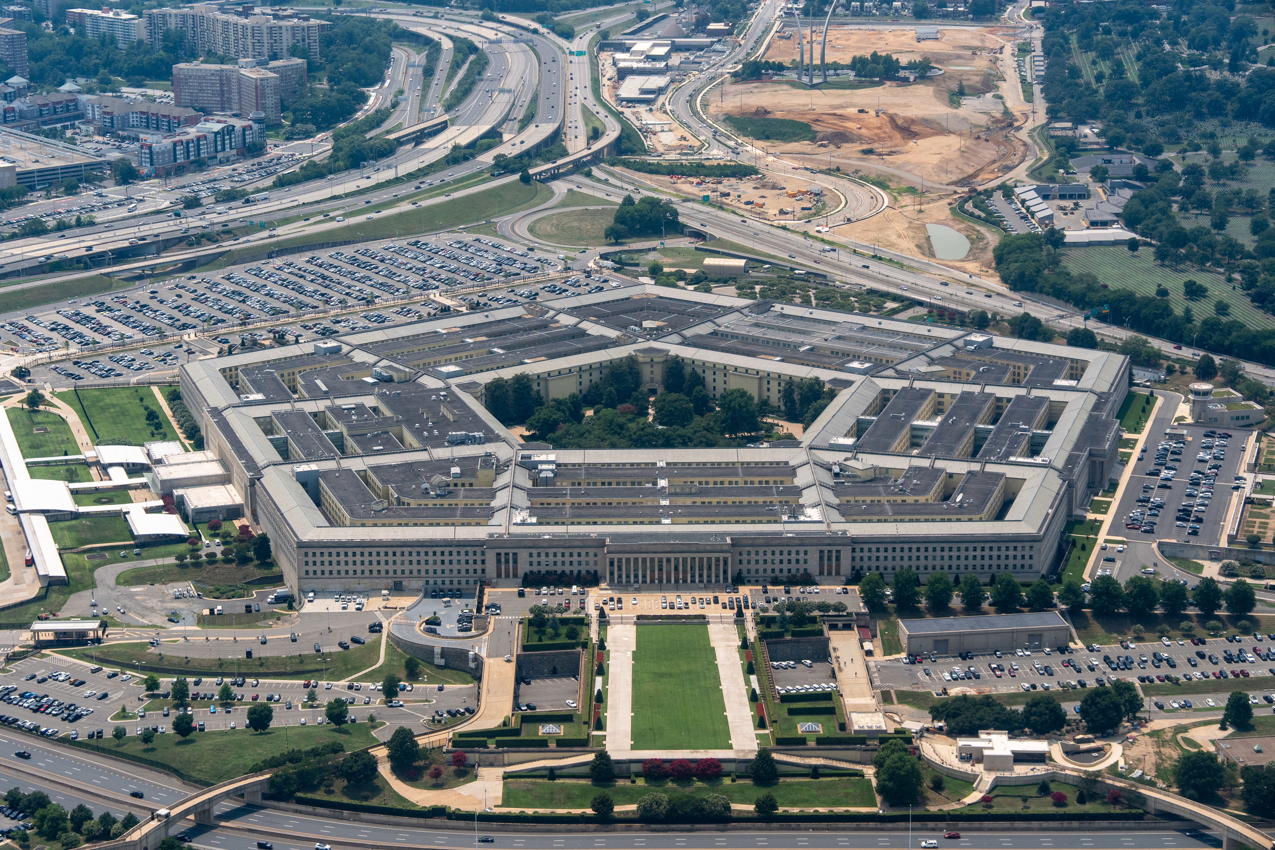 Appeals court keeps Pentagon's escort policy for journalists in place