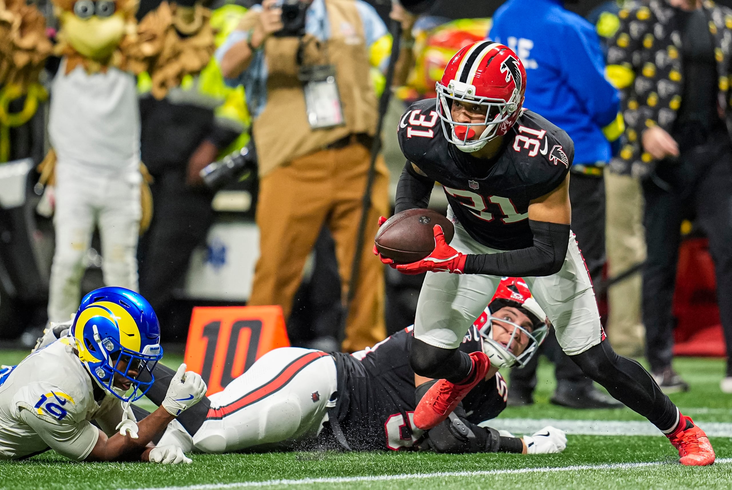 NFL coordinator: Atlanta Falcons’ 24-year-old defender can be one of ...