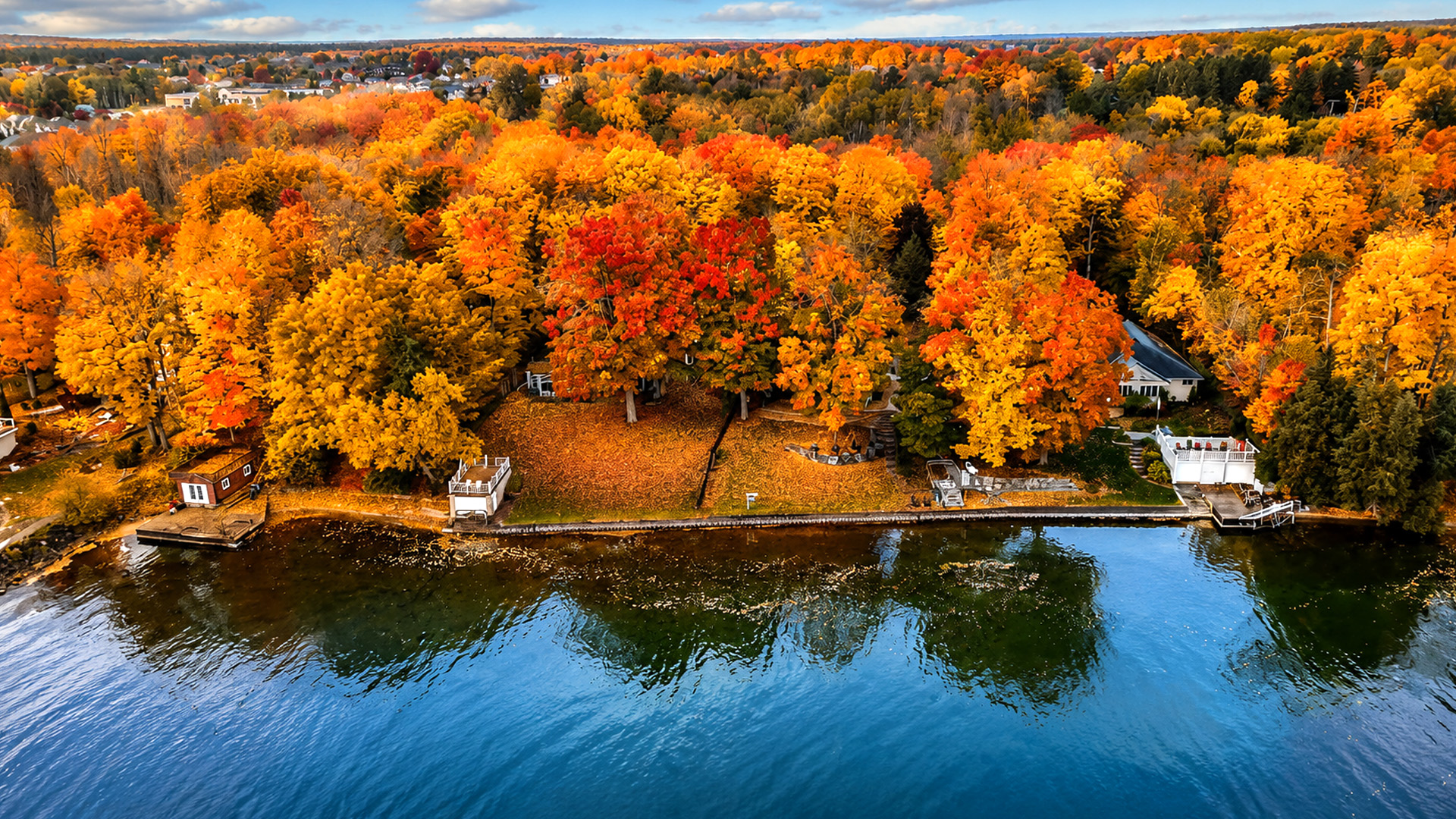 Algonquin Provincial Park’s autumn trees surrounding a quiet lake