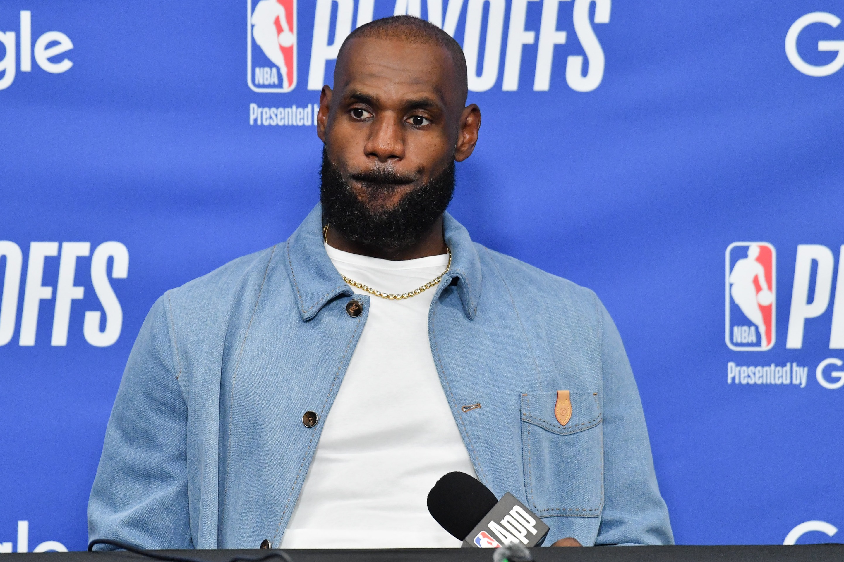 LeBron James disappoints with free agency update during Fanatics Fest ...
