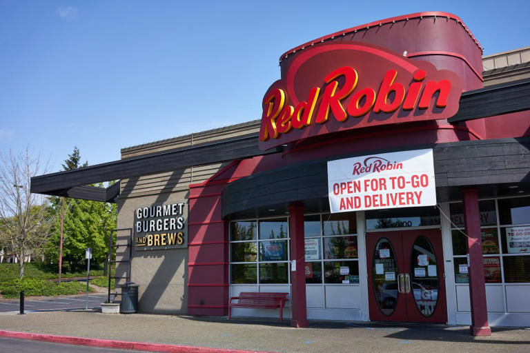 Red Robin trims its flock: Burger chain closes another restaurant in ...