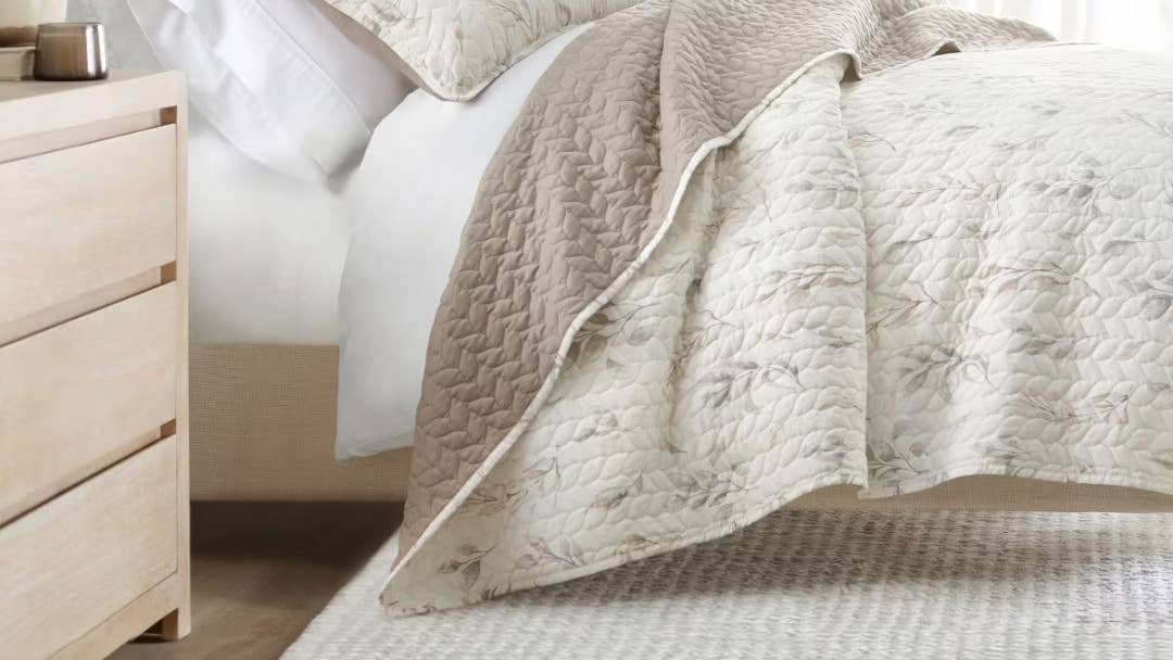 becky-cameron-3-piece-reversible-quilt-set