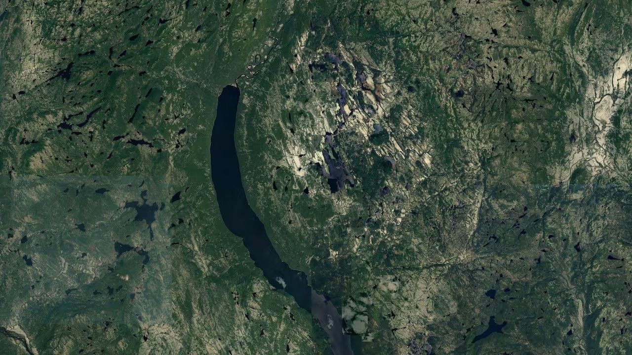 Image shows a satellite picture from Google Earth showing a recently discovered meteor impact crater.