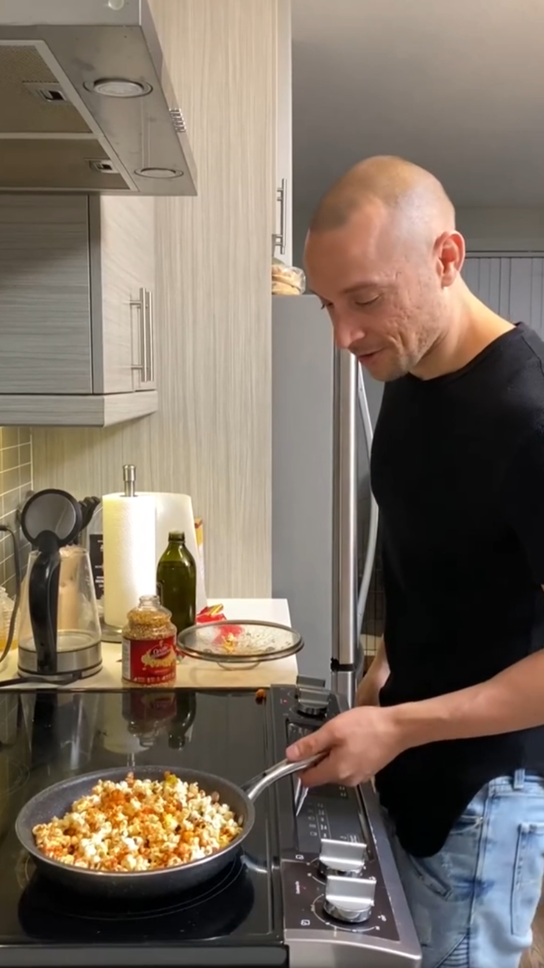 How to make colorful rainbow popcorn at home