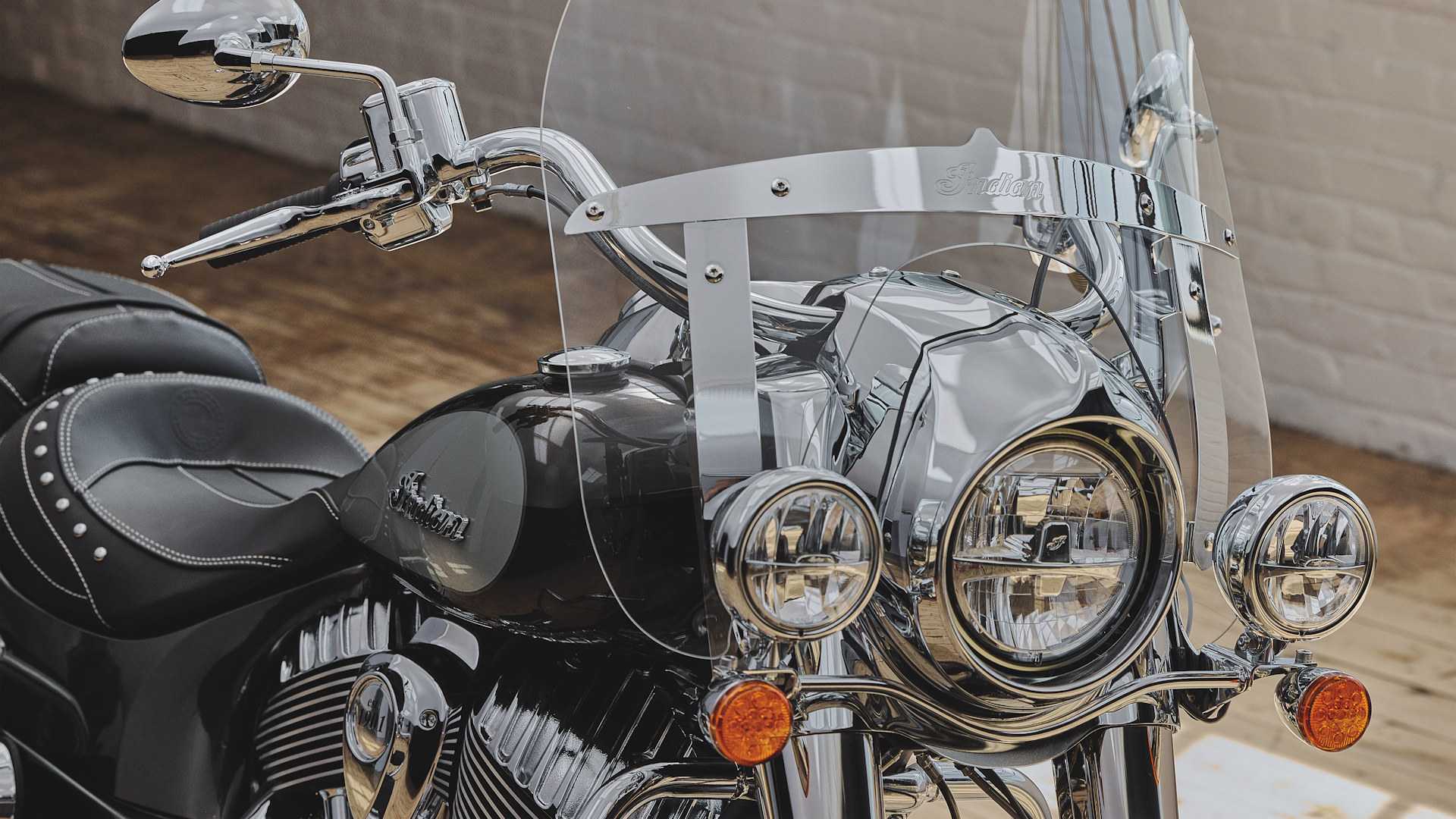 2025 Indian Springfield front quarter close-up detail