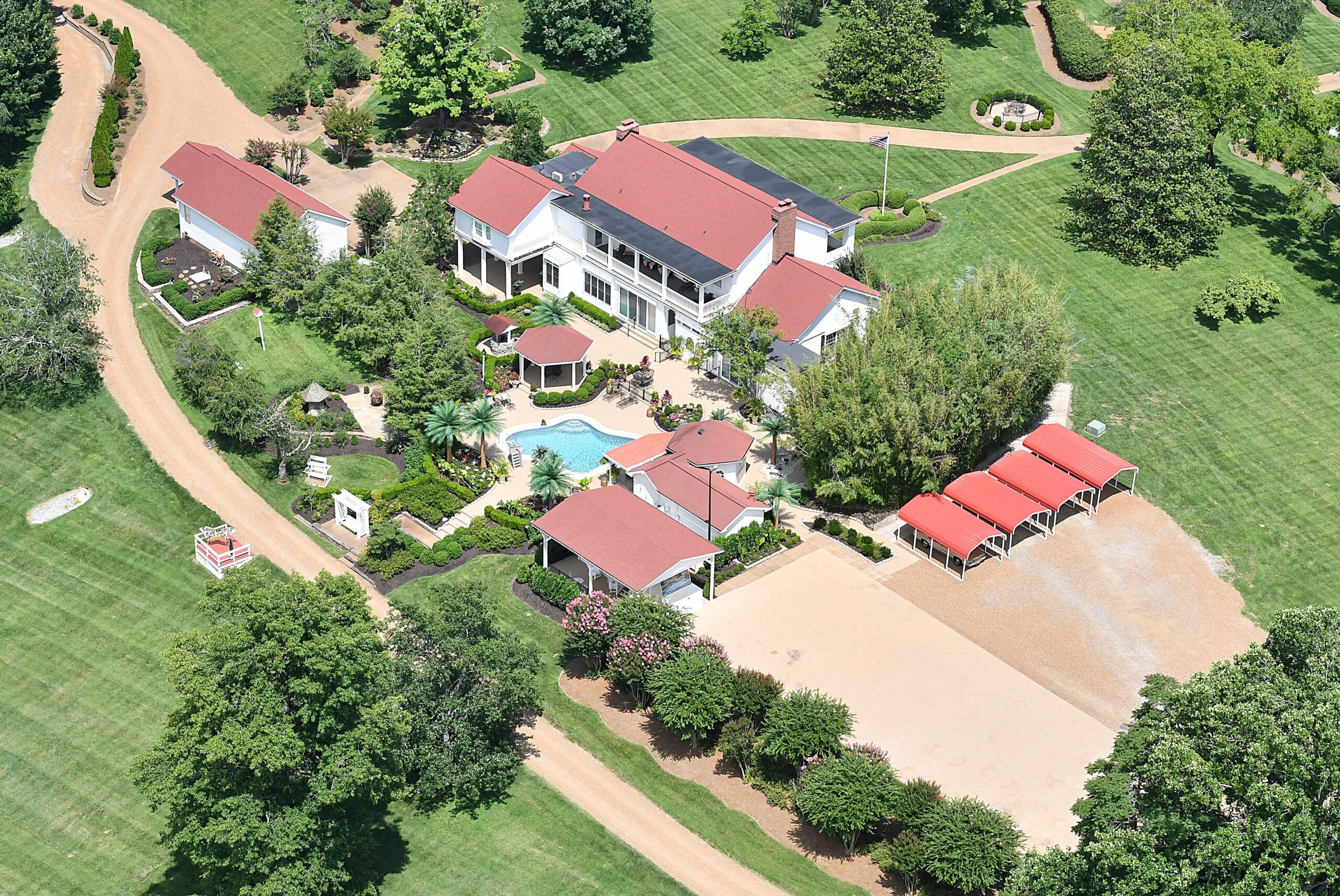 See Dolly Parton’s Private Tennessee Compound That She and Late Husband Carl Dean Built From Scratch