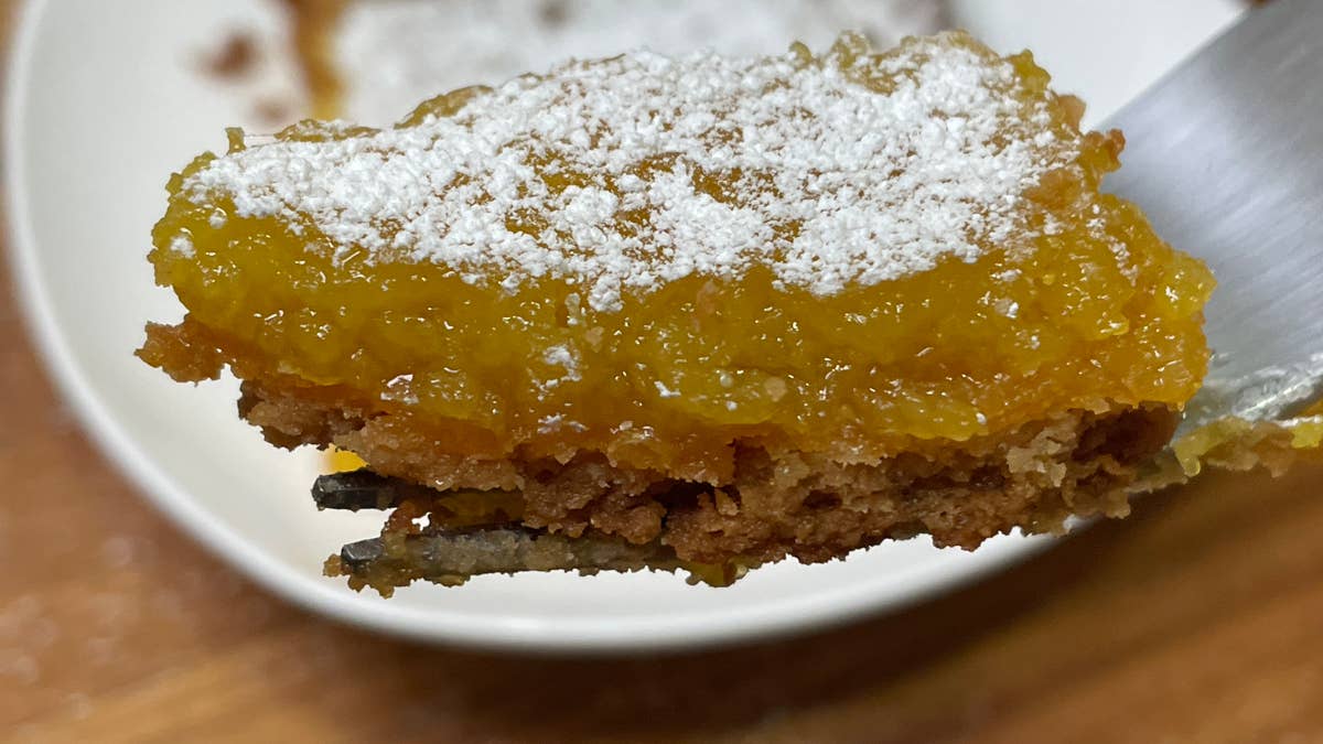 trisha-yearwood-lemon-square-bite
