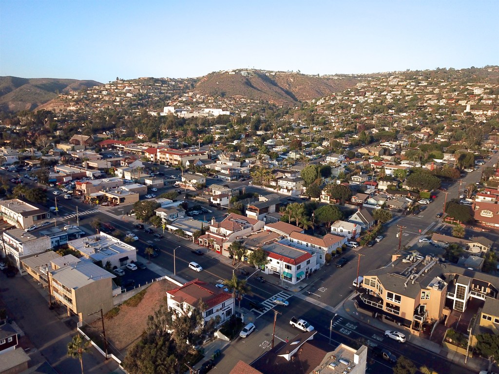 aerial-view-laguna-hills-orange-134623985