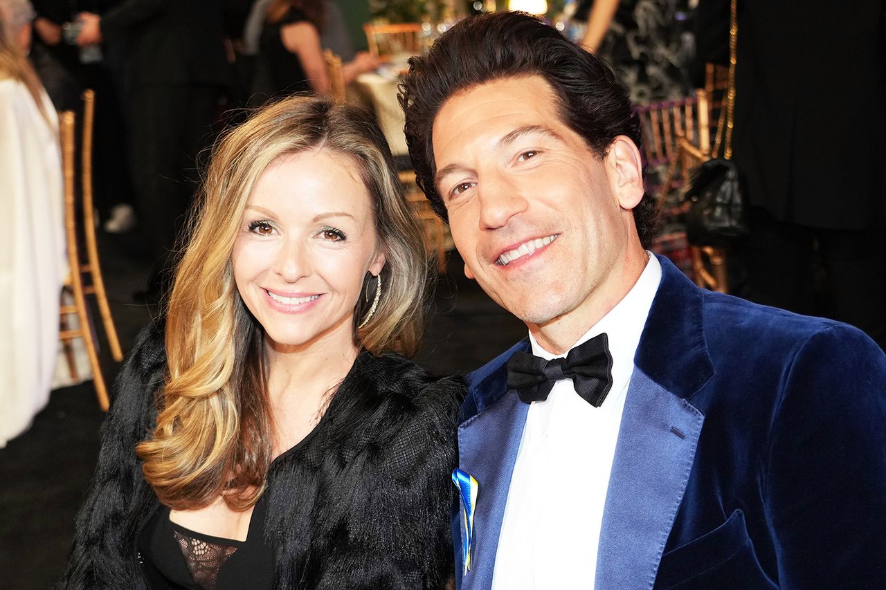 Erin Angle and Jon Bernthal attend the 28th Screen Actors Guild Awards at Barker Hangar on February 27, 2022 in Santa Monica, California.