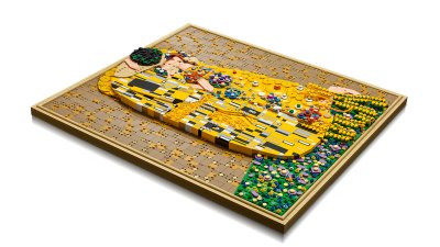 The LEGO 'The Kiss' lying flat so you can see its 3D-ness.