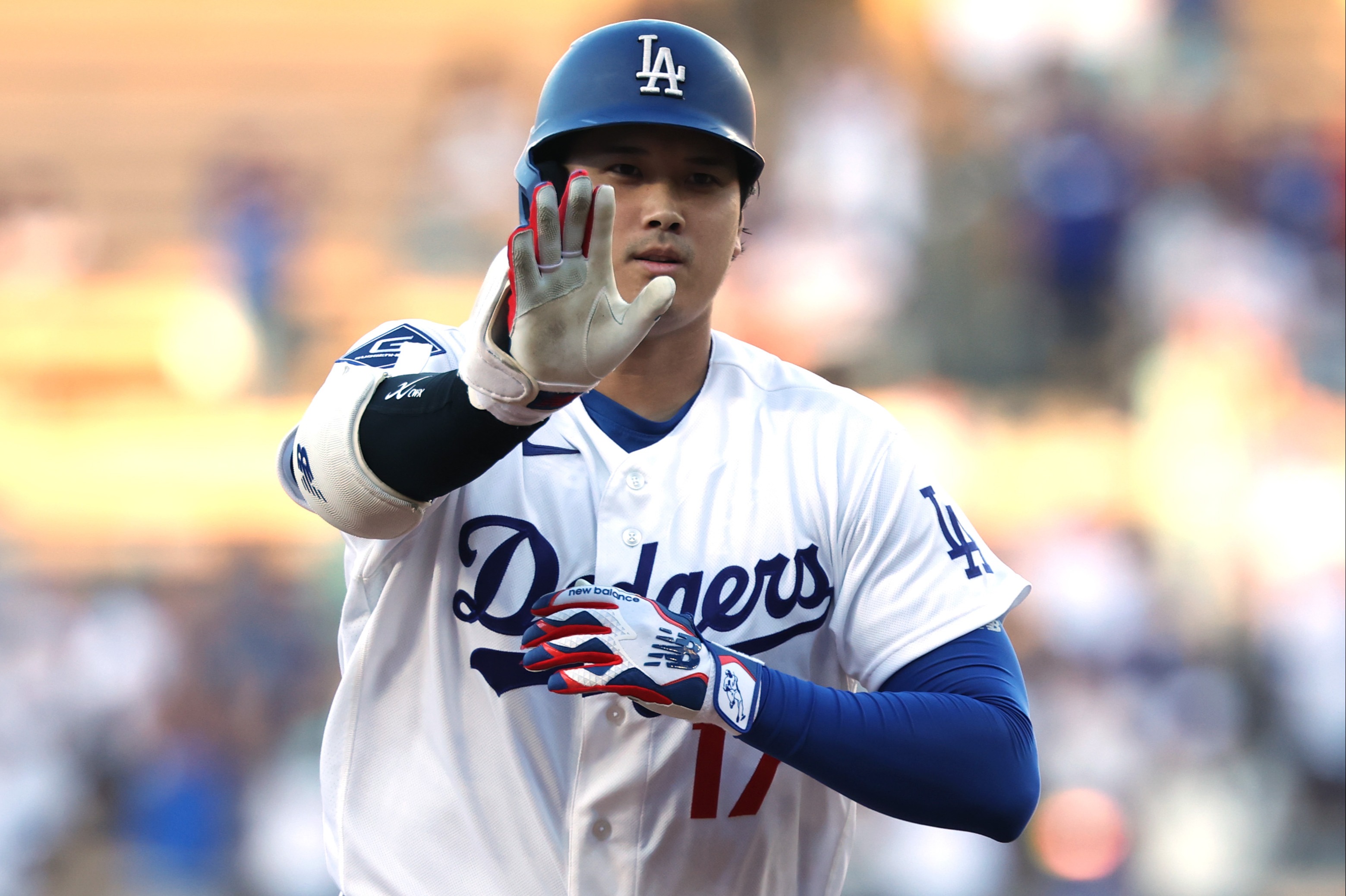 Dodgers reveal Shohei Ohtani’s status for Yankees series after knee concern