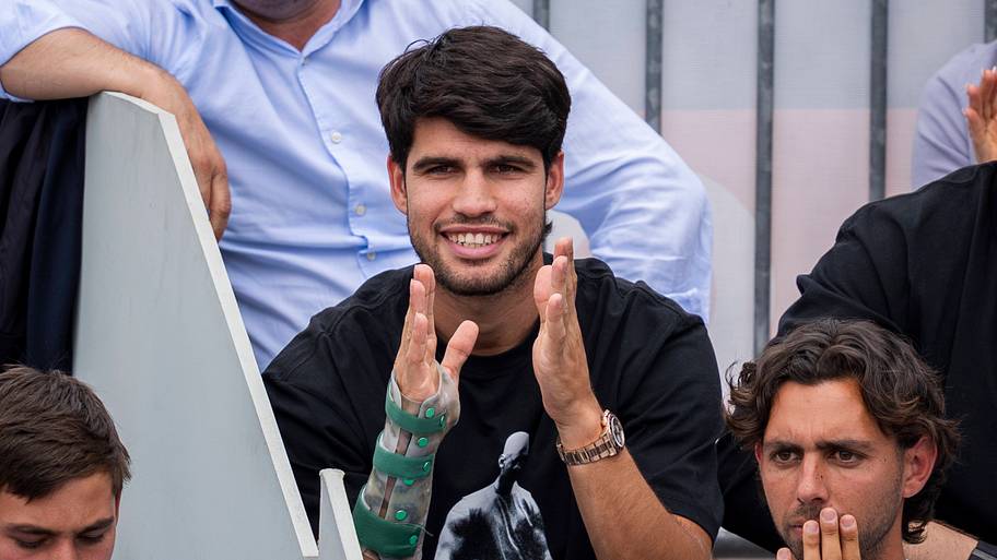Carlos Alcaraz wears a wrist brace.