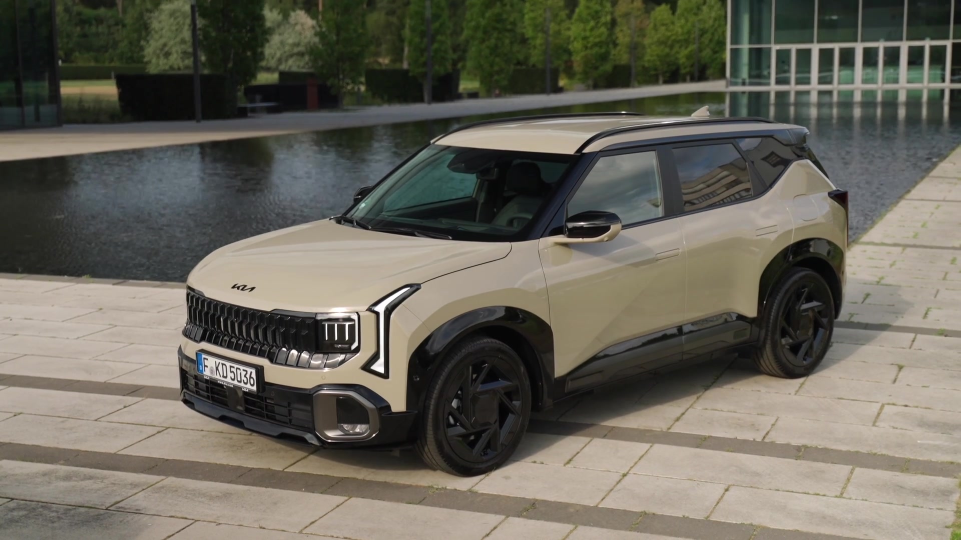 Kia Seltos X-Line AWD tan beige exterior design