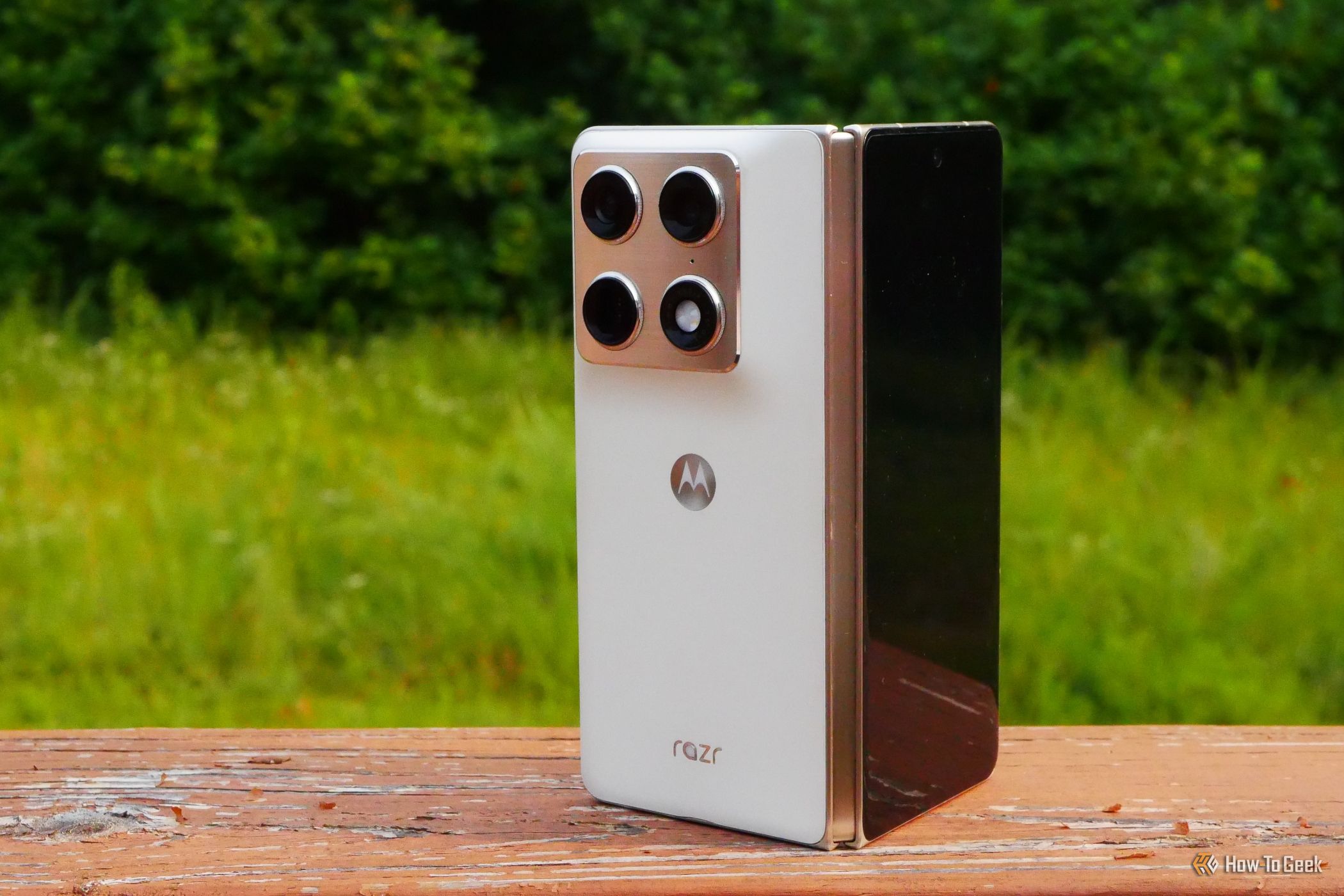 Motorola's newest phones dethroned Samsung, and these 6 features prove it