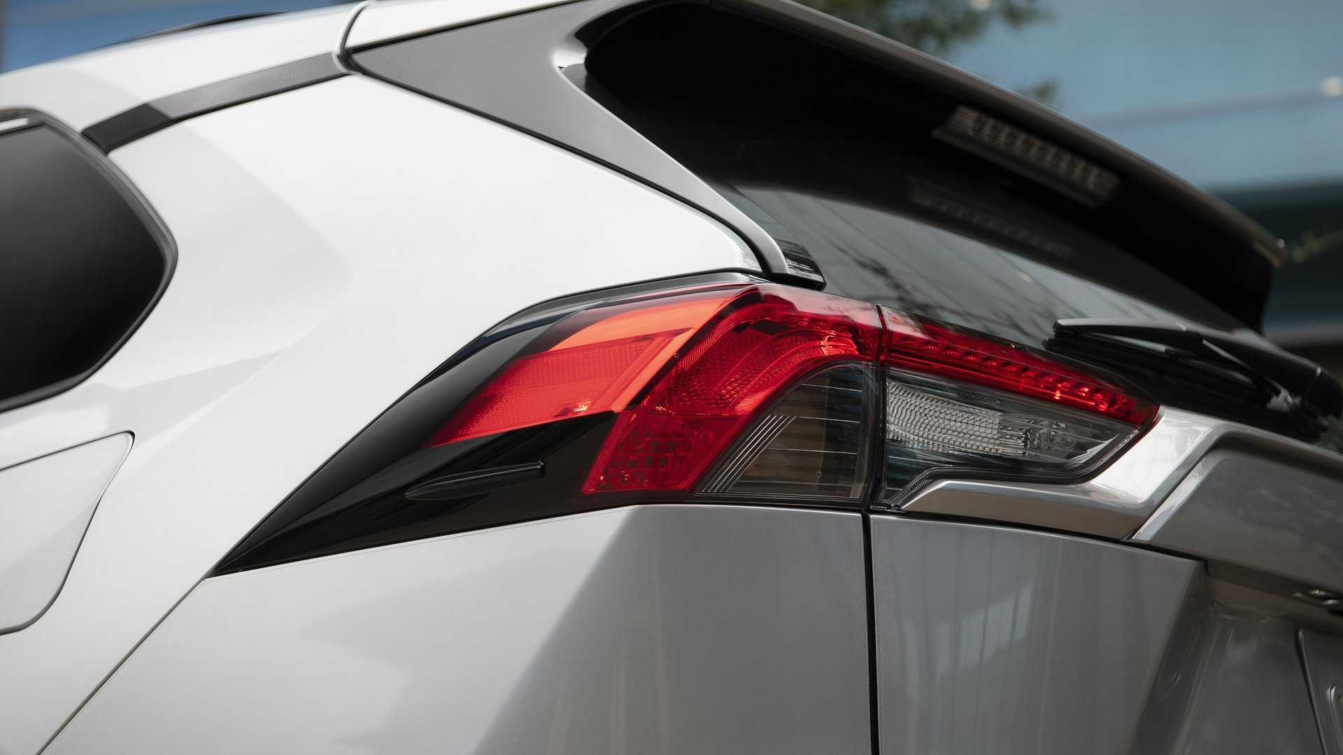 2022 Toyota RAV4 SE Hybrid Side/Rear Close-up