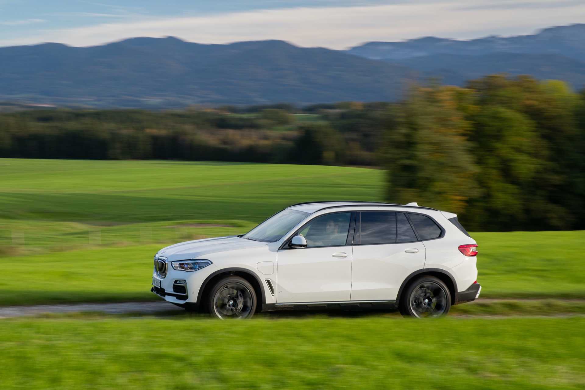 White 2023 BMW X5