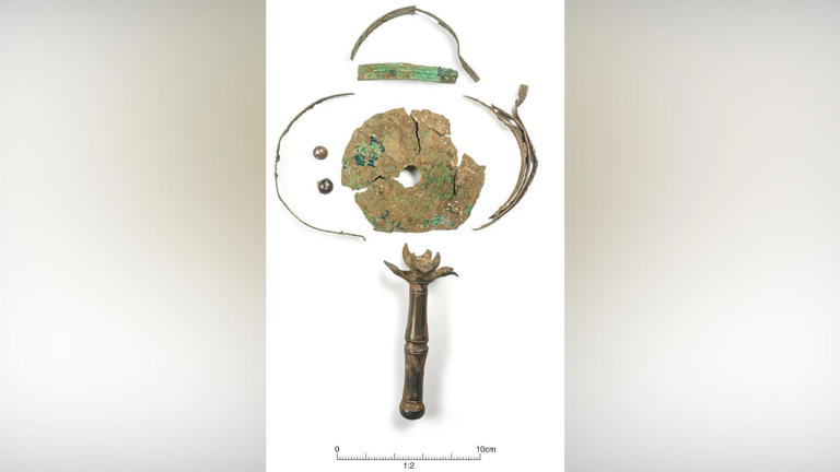 Man finds 'rare' Roman treasures in a field