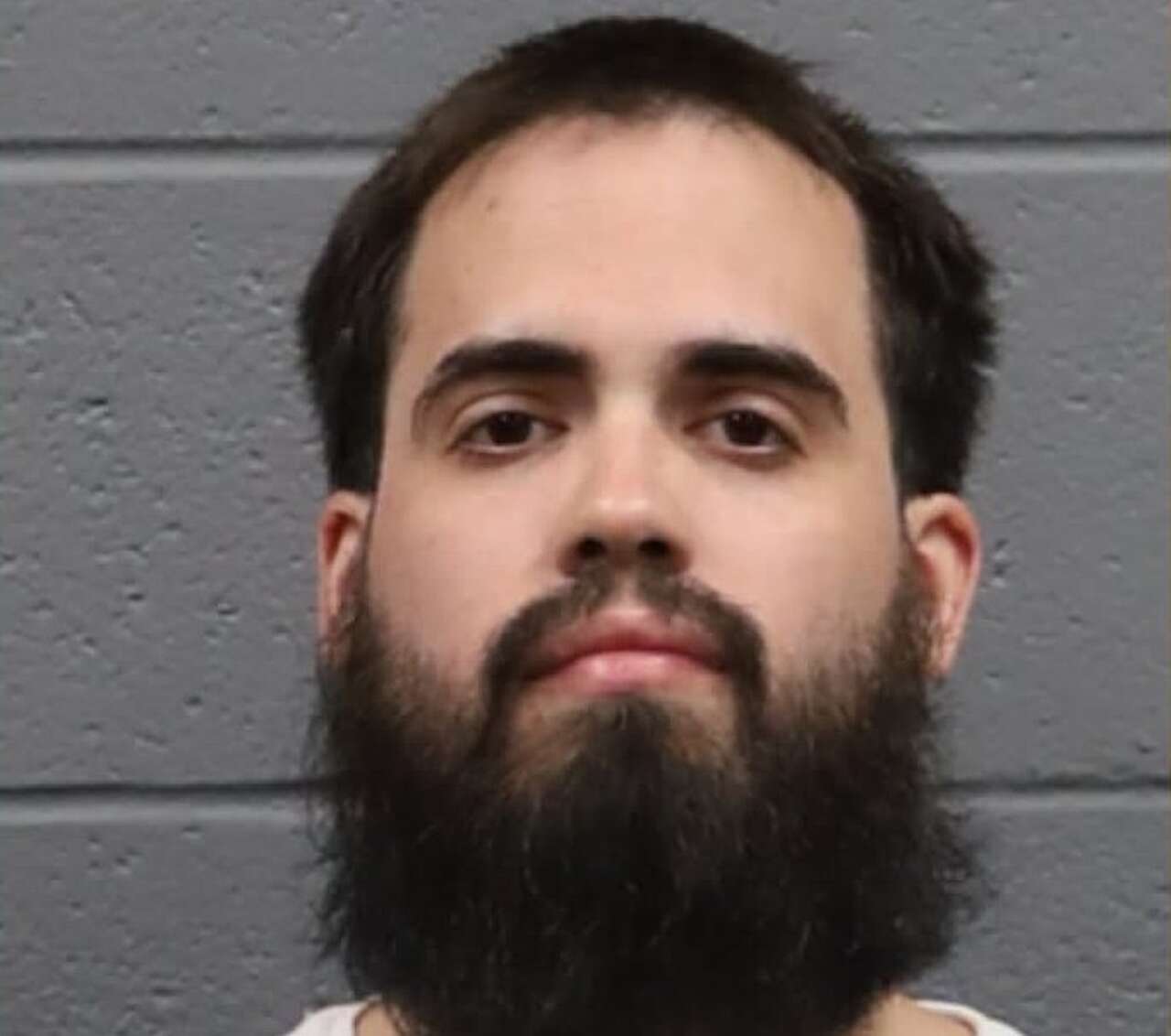Waterbury man arrested with drugs, illegal gun on Lounsbury Avenue ...