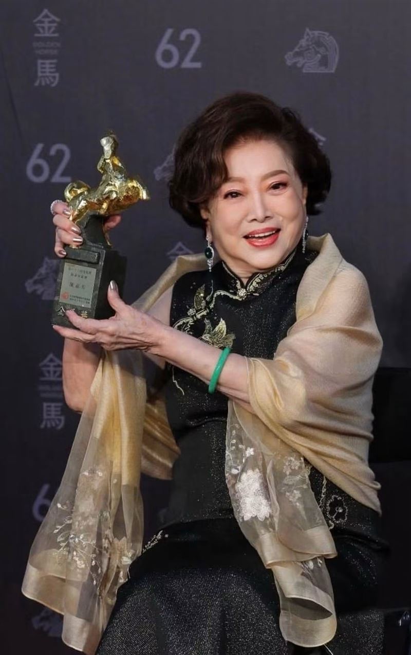 87歲陳淑芳出道近70年，出演過無數經典作品，近年更陸續獲頒金馬終身成就獎、金鐘特別貢獻獎。（圖／翻攝自FB陳淑芳）