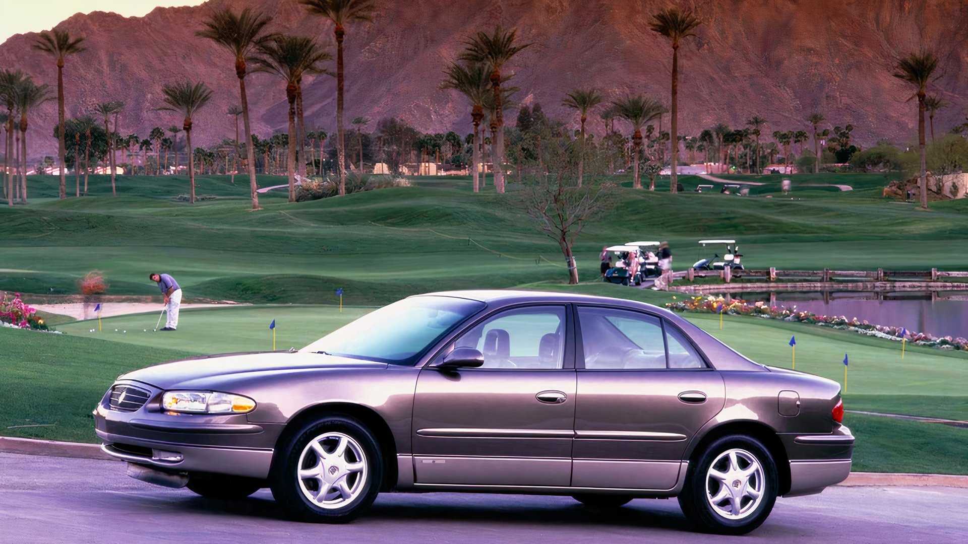 Fourth-gen 2002 Buick Regal, front 3/4 parked