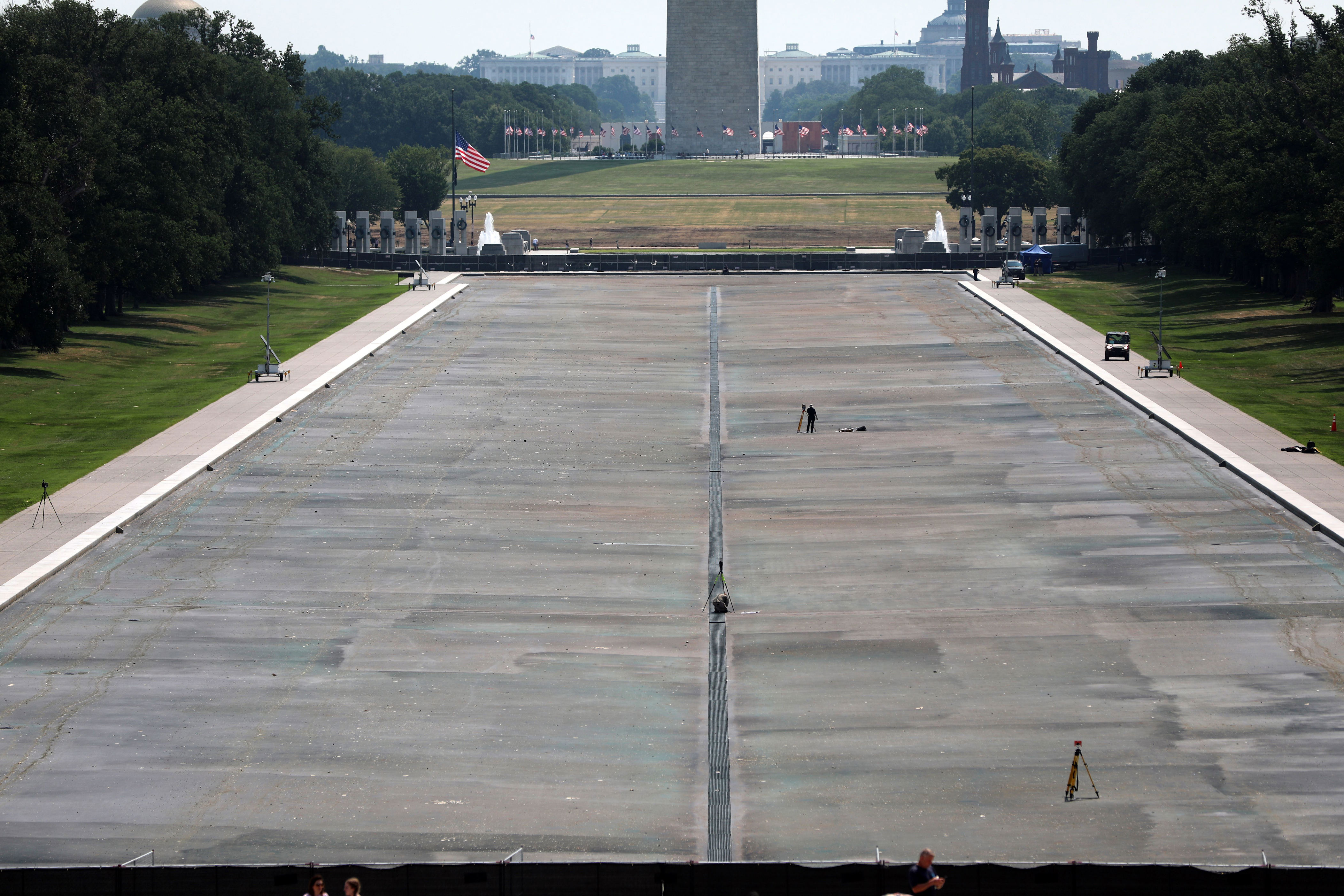 Analysis blames flawed work, not vandals, at Reflecting Pool