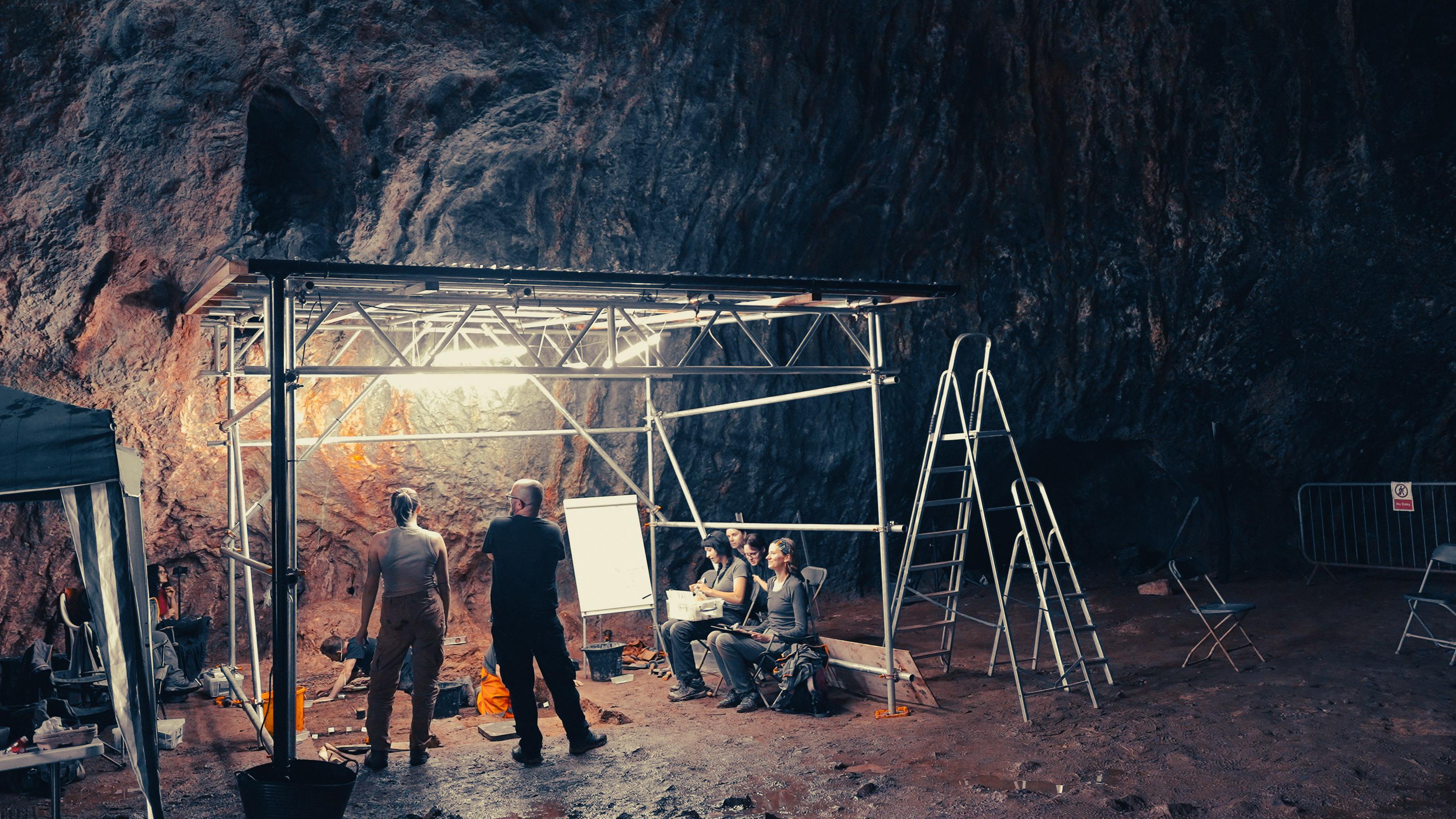 Rare evidence for early Homospaiens and even Neanderthals has been found in the cavern