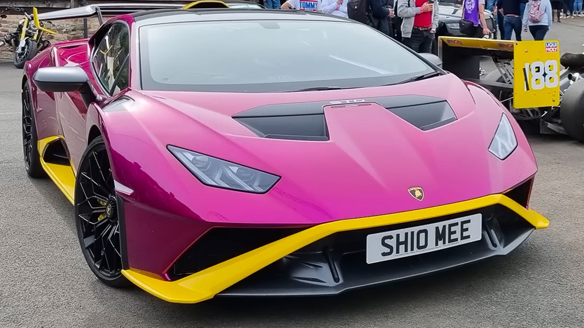 Lamborghini Huracán showcases striking custom color scheme