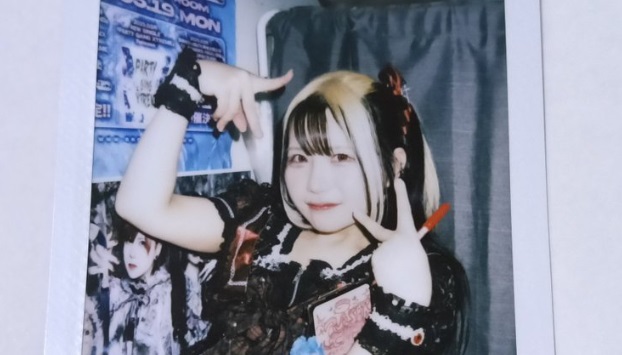 アイドルがファンに渡したチェキ→裏を見ると……“思いもよらない