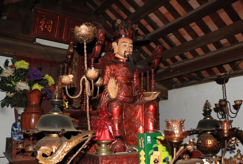 Tượng thờ Thái sư Lê Văn Thịnh được thờ tại đền. (Ảnh: Cổng Thông tin điện tử tỉnh Bắc Ninh)