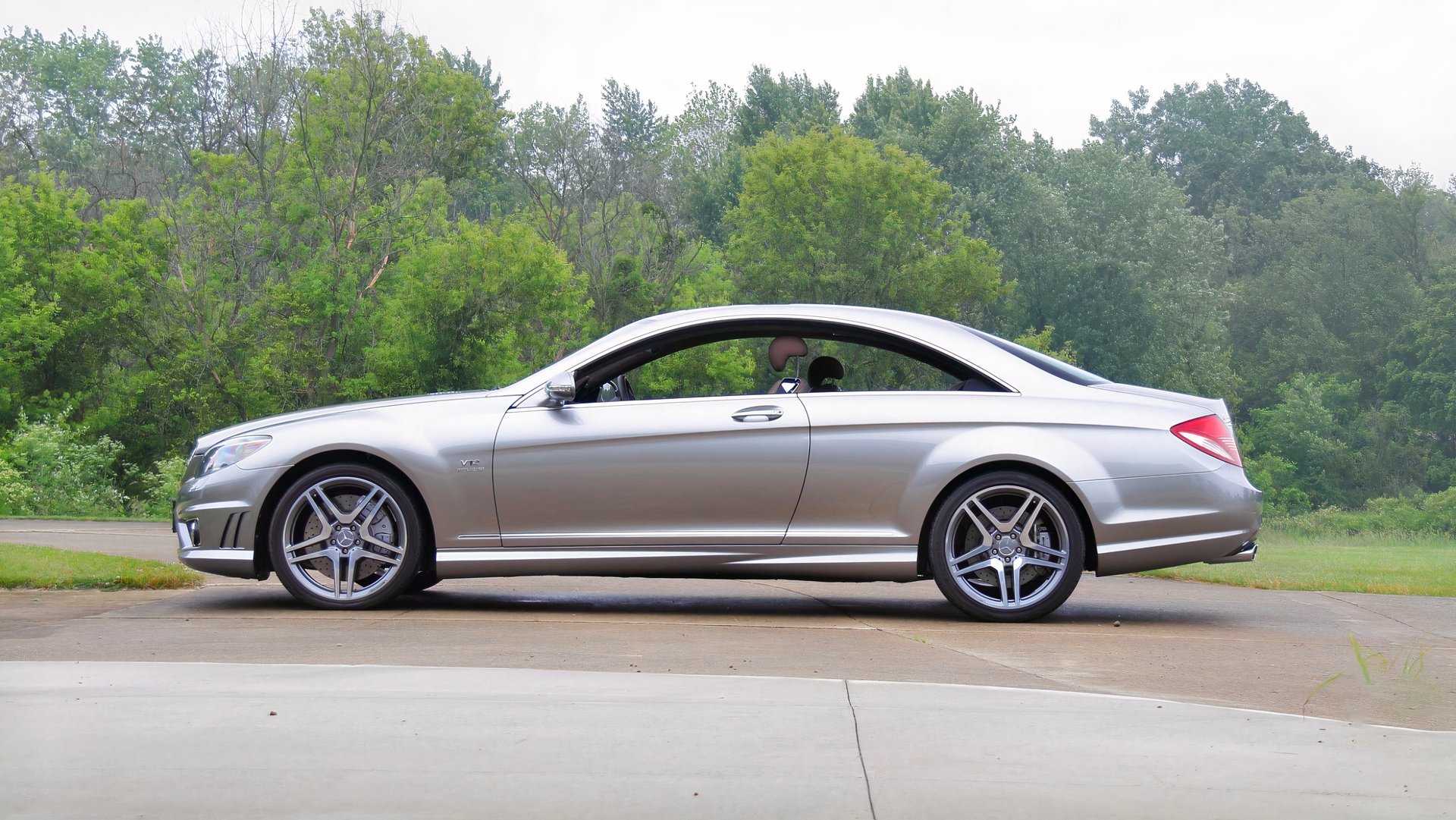 Side view of a 2008 Mercedes-Benz CL 65 AMG