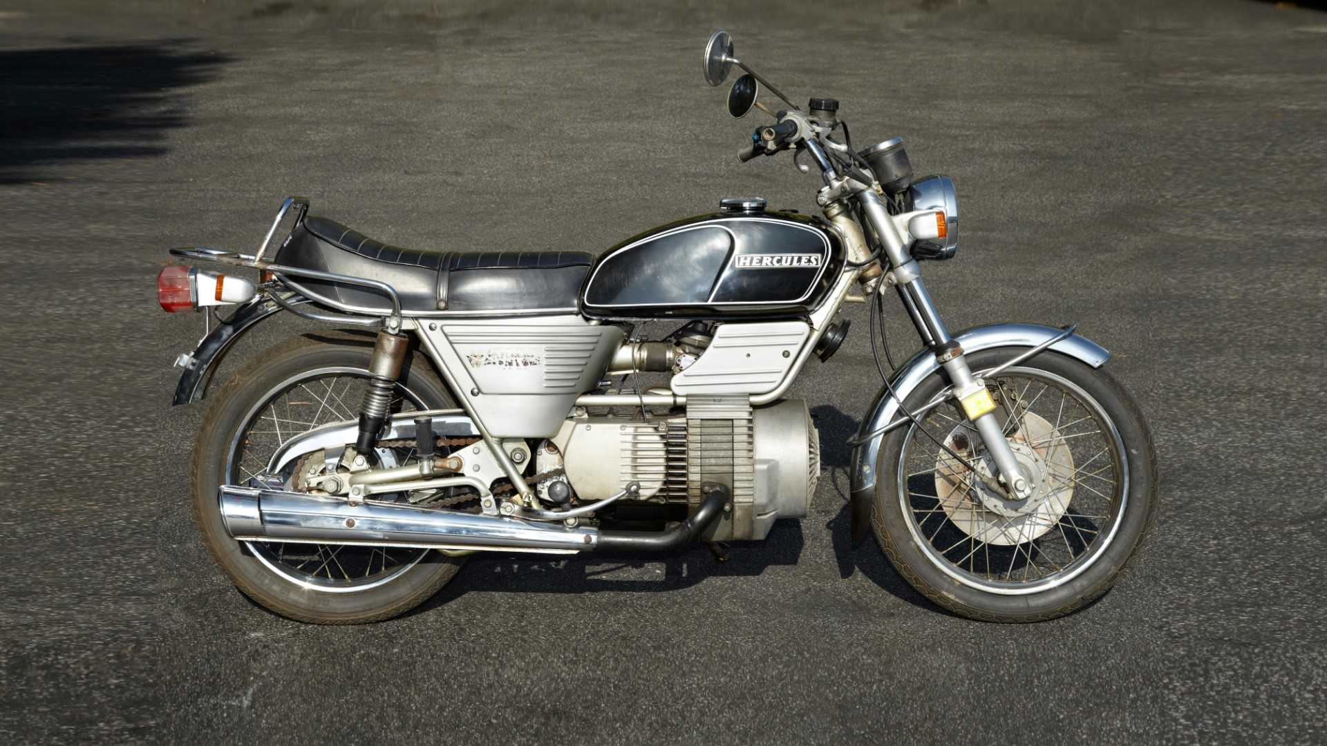 1976 Hercules W2000 side profile view